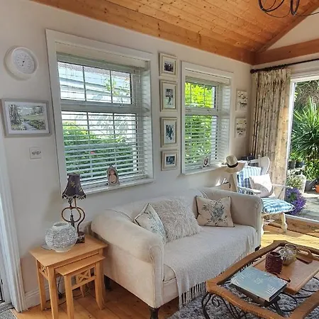 Homestay 124 ,castlelawn Heights, Headford Road Homestay *