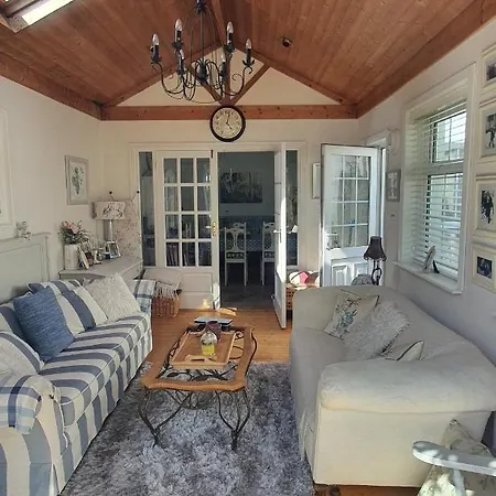 Homestay 124 ,castlelawn Heights, Headford Road Homestay