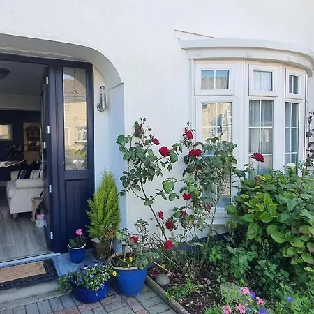Homestay 124 ,castlelawn Heights, Headford Road Homestay *