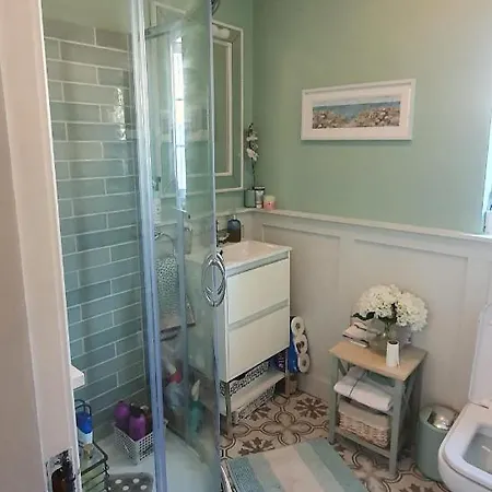 124 ,castlelawn Heights, Headford Road Homestay Homestay *