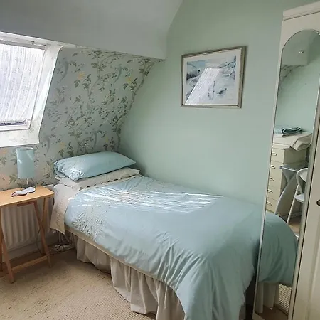 Homestay 124 ,castlelawn Heights, Headford Road Homestay Galway